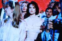 Кадр Добро пожаловать домой, Рокси Кармайкл