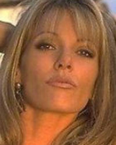 April Arikssen фото