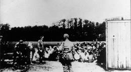 Кадр из фильма "Ночь и туман" - 2