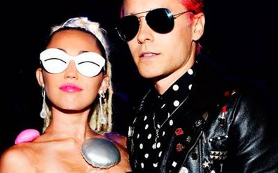 Звезды в соцсетях: фанерщик Том Харди, адский пляж и мексиканский Бэтмен