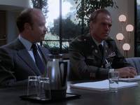 Кадр Коломбо идет на гильотину