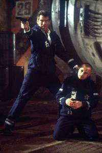 Кадр И целого мира мало