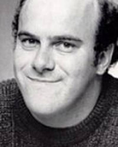 Хэл Уомсли фото