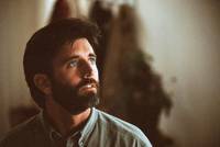 Кадр Рука, качающая колыбель