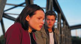 Кадр из фильма "Другая лига" - 1