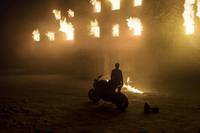 Кадр Девушка, которая застряла в паутине