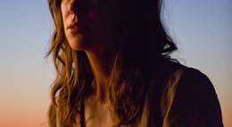 Кадр из фильма "Чужая страна" - 2