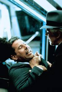 Кадр Человек против толпы