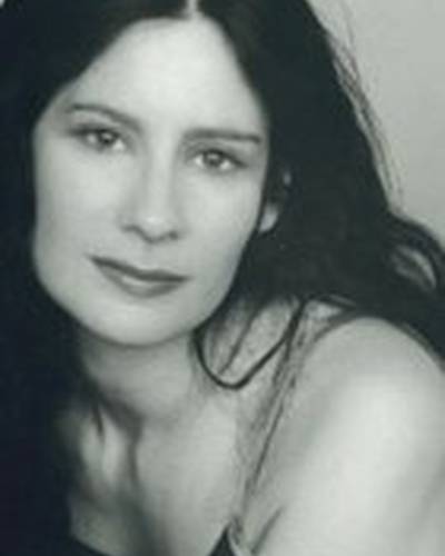 Миа Ривз фото