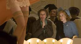 Кадр из фильма "Мисс Петтигрю" - 1