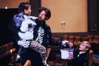 Кадр Один среди женщин