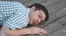 Кадр из фильма "Переростки" - 2