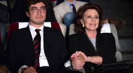 Кадр из фильма "Золотой мальчик" - 2