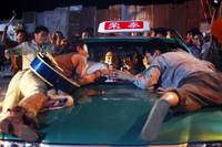 Кадр Восток против Запада