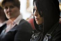 Кадр Девушка с татуировкой дракона