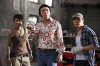 Кадр Восток против Запада