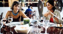 Кадр из фильма "Приемные матери" - 1