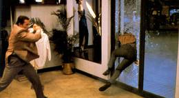 Кадр из фильма "Без компромиссов" - 2