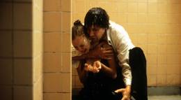 Кадр из фильма "Уроки любви" - 2