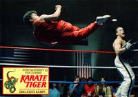 Кадр Не отступать и не сдаваться