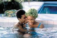 Кадр Почему дураки влюбляются