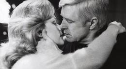 Кадр из фильма "Разрывающаяся между двумя возлюбленными" - 1