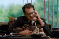 Кадр Серьёзный человек