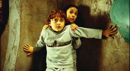 Кадр из фильма "Дети шпионов" - 1