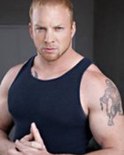 Адам Даннеллс фото