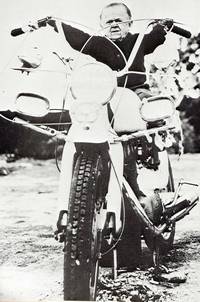 Кадр И карлики начинают с малого