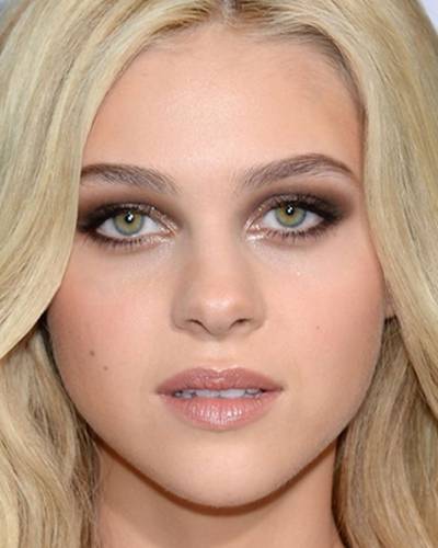 Никола Пельтц фото