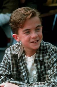 Кадр Малкольм в центре внимания