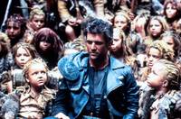 Кадр Безумный Макс 3: Под куполом грома