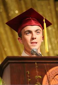 Кадр Малкольм в центре внимания