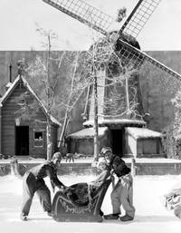 Кадр Красная мельница