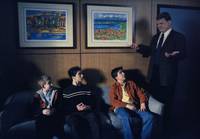 Кадр Малкольм в центре внимания