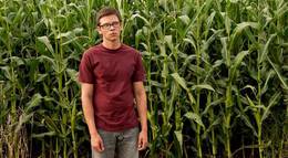 Кадр из фильма "Шелуха" - 2