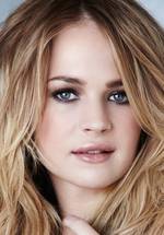 Бритт Робертсон фото