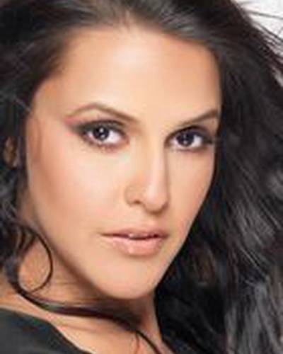 Неха Дхупия фото