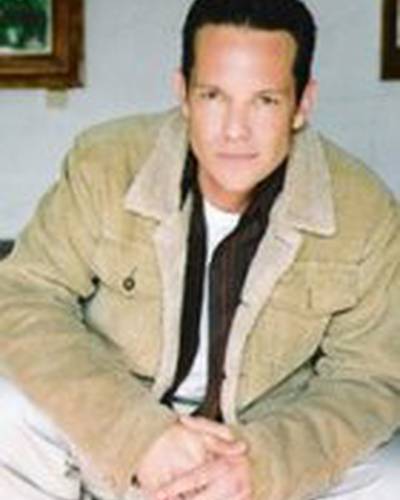 Джош Холлэнд фото