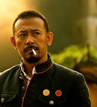 Кадр Пусть летят пули