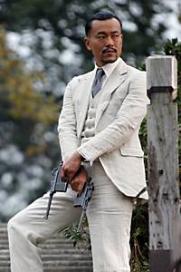 Кадр Пусть летят пули