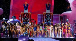 Кадр из фильма "Показ мод Victoria