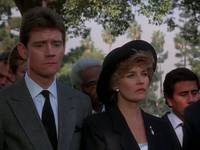 Кадр Коломбо идет на гильотину