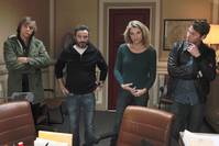 Кадр Она его обожает