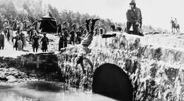 Кадр из фильма "Там, на неведомых дорожках..." - 2