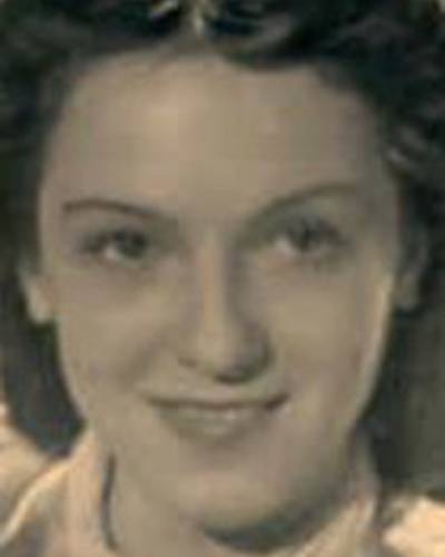 Angela Salloker фото