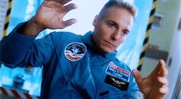 Кадр из фильма "Аэробосс 2" - 1