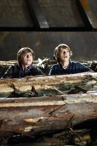 Кадр Двое на дороге