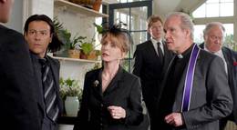 Кадр из фильма "Смерть на похоронах" - 2